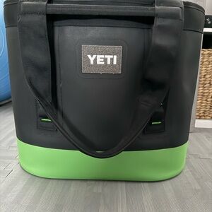 YETI Camino 35 Carryall Limited edition Sold out Canopy green color